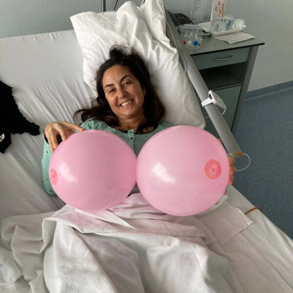 Ameliyattan sonra Elif'in yüzü gülüyor.