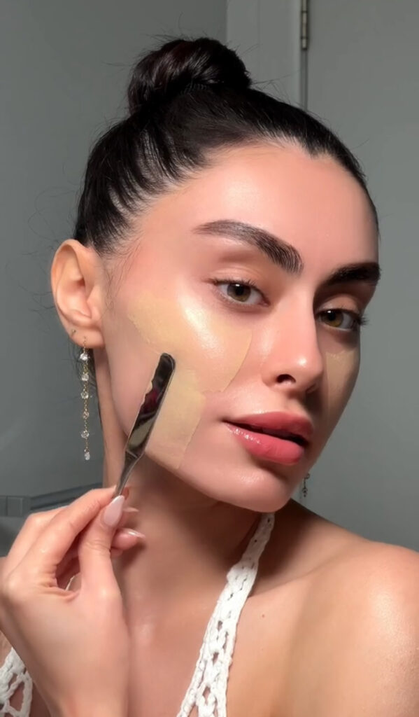 Beautytrends 2023: Volle Lippen dank Bow and Arrow-Trick